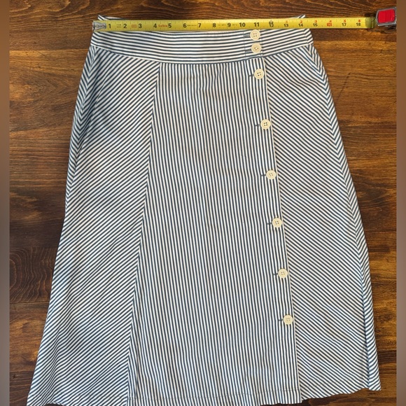 Midi length side-button Summer skirt from J.Crew. Blue/white stripes. In EUC.Sz4 - Picture 6 of 8